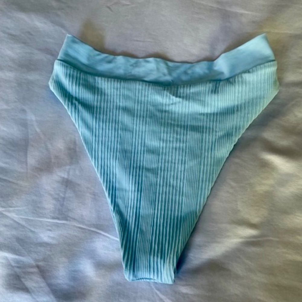 L Space Court Bitsy Bikini Bottom Size S BRAND NEW! 🩵 SKY BLUE - Picture 5 of 7